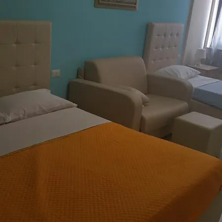 בית הארחה Blu Angels *